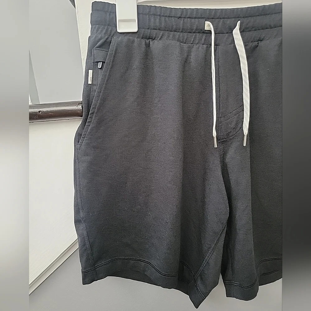 Vuori Mens Small Black Running Shorts Soft Pockets - Picture 2 of 4